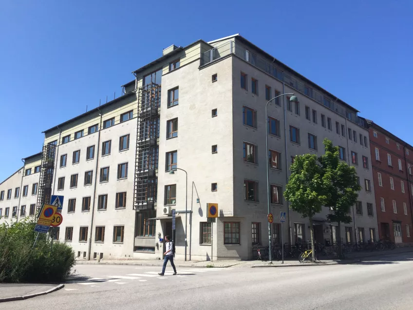 An overview of the exterior of the housing area Spoletorp South showing the building in front of the road. Photo by LU Accommodation.